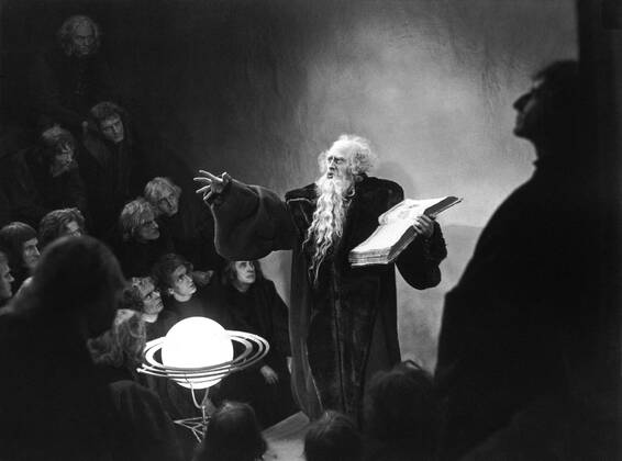 FAUST, (aka, FAUST - EINE DEUTSCHE VOLKSSAGE; FAUST: A GERMAN FOLK LEGEND), center with beard: Emil Jannings, 1926 Courtesy Everett Collection !ACHTUNG AUFNAHMEDATUM GESCHÃ„TZT! PUBLICATIONXNOTxINxCANxCHNxFRAxITAxJPNxNORxPOLxRUSxESPxUKxUSA Copyright: xCourtesyxEverettxCollectionx MCDFAUS EC004