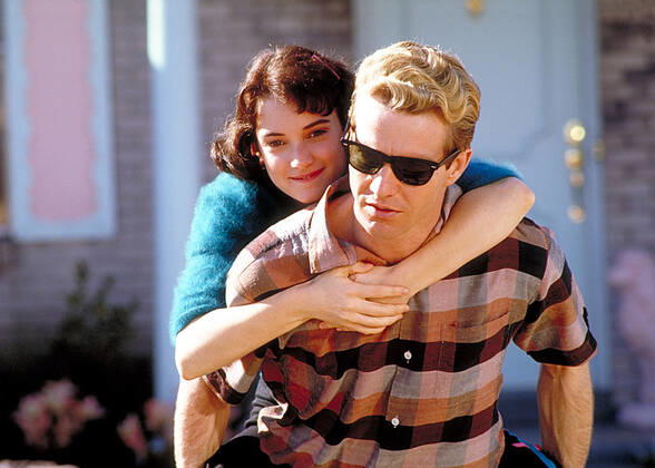 GREAT BALLS OF FIRE, Winona Ryder, Dennis Quaid, 1989, (c) Orion courtesy Everett Collection Orion Pictures Corp Courtesy Everett Collection !ACHTUNG AUFNAHMEDATUM GESCHÃ„TZT! PUBLICATIONXNOTxINxCANxCHNxFRAxITAxJPNxNORxPOLxRUSxESPxUKxUSA Copyright: xOrionxPicturesxCorp CourtesyxEverettxCollectionx MCDGRBA EC005