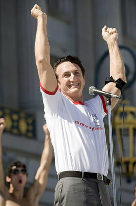 OSCARS. Bester Hauptdarsteller. PreistrÃ¤ger 2001-2010 MILK, Sean Penn as Harvey Milk, 2008. Focus Features Courtesy Everett Collection Focus Features Courtesy Everett Collection !ACHTUNG AUFNAHMEDATUM GESCHÃ„TZT! PUBLICATIONXNOTxINxCANxCHNxFRAxITAxJPNxNORxPOLxRUSxESPxUKxUSA Copyright: xFocusxFeatures CourtesyxEverettxCollectionx MCDMILK EC034