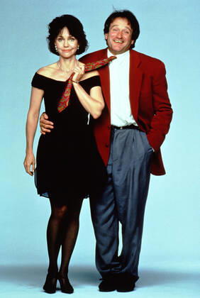 MRS. DOUBTFIRE, Sally Field, Robin Williams, 1993. TM and Copyright 20th Century Fox Film Corp. All rights reserved. Courtesy: Everett Collection. 20thCentFox Courtesy Everett Collection !ACHTUNG AUFNAHMEDATUM GESCHÃ„TZT! PUBLICATIONXNOTxINxCANxCHNxFRAxITAxJPNxNORxPOLxRUSxESPxUKxUSA Copyright: x20thCentFox CourtesyxEverettxCollectionx MCDMRDO FE001