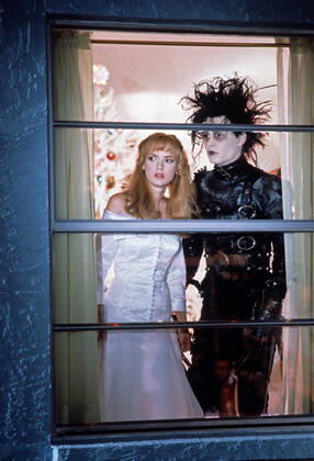 EDWARD SCISSORHANDS, Winona Ryder, Johnny Depp, 1990, TM and Copyright 20th Century Fox Film Corp. All rights reserved. !ACHTUNG AUFNAHMEDATUM GESCHÃ„TZT! PUBLICATIONXNOTxINxCANxCHNxFRAxITAxJPNxNORxPOLxRUSxESPxUKxUSA Copyright: x20thCentFox CourtesyxEverettxCollectionx MSDEDSC FE001