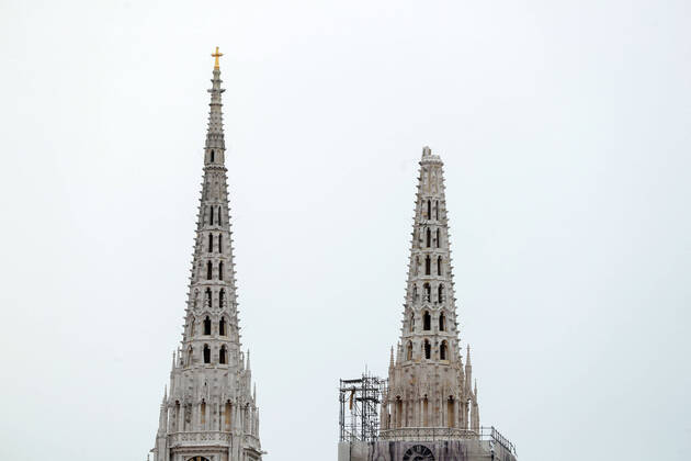 Bilder des Jahres 2020, News 03 März News Bilder des Tages Zagreb s cathedral was damaged in the earthquake 22.03.2020., Croatia, Zagreb - Earthquake damaged Zagreb Cathedral. A strong earthquake shook Croatia and its capital on Sunday morning, causing widespread damage and panic. The European seismological agency, EMSC, said the earthquake measured 5.3 and struck a wide area north of the capital, Zagreb. Several buildings cracked in Zagreb and walls and rooftops were damaged. SanjinxStrukic PIXSELL