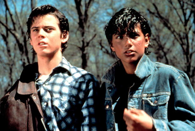 OUTSIDERS, THE, C. Thomas Howell, Ralph Macchio, 1983 Courtesy Everett Collection !ACHTUNG AUFNAHMEDATUM GESCHÃ„TZT! PUBLICATIONXNOTxINxCANxCHNxFRAxITAxJPNxNORxPOLxRUSxESPxUKxUSA Copyright: xCourtesyxEverettxCollectionx MSDOUTS EC005
