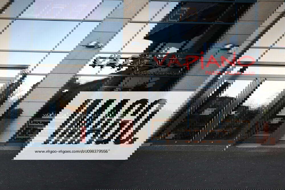 Stockfoto Das Restaurant Vapiano In Der Magdeburger Inn