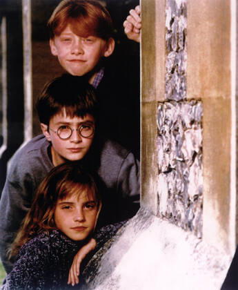 HARRY POTTER AND THE SORCERER S STONE, Daniel Radcliffe, Rupert Grint, Emma Watson, 2001 Warner Bros Courtesy Everett Collection !ACHTUNG AUFNAHMEDATUM GESCHÃ„TZT! PUBLICATIONXNOTxINxCANxCHNxFRAxITAxJPNxNORxPOLxRUSxESPxUKxUSA Copyright: xWarnerxBros CourtesyxEverettxCollectionx MMDHAPO EC001