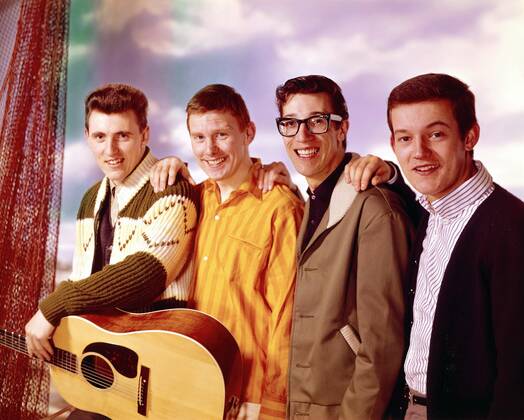 SUMMER HOLIDAY, The Shadows, from left: Bruce Welch, Brian Locking, Hank Marvin, Brian Bennett, 1963, summerholiday1962-fsct02(summerholiday1962-fsct02) Courtesy Everett Collection !ACHTUNG AUFNAHMEDATUM GESCHÃ„TZT! PUBLICATIONXNOTxINxCANxCHNxFRAxITAxJPNxNORxPOLxRUSxESPxUKxUSA Copyright: xCourtesyxEverettxCollectionx SIJA010 EC221
