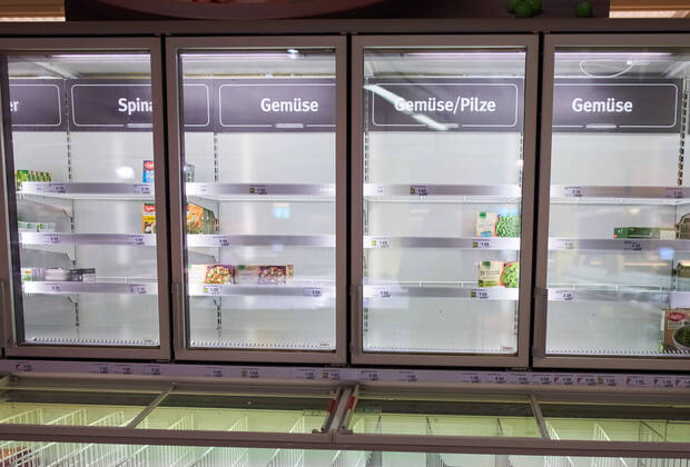 Supermarket in Marktoberdorf, March 24, 2020. Empty shelves of vegetables food due to the Corona virus disease (COVID-19) on March 24, 2020 in Marktoberdorf, Germany