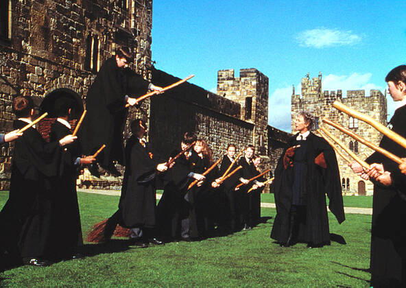 HARRY POTTER AND THE SORCERER S STONE, Rupert Grint, Daniel Radcliffe, Ruper Grint, Zoe Wanamaker, 2001. Warner Bros Courtesy Everett Collection !ACHTUNG AUFNAHMEDATUM GESCHÃ„TZT! PUBLICATIONXNOTxINxCANxCHNxFRAxITAxJPNxNORxPOLxRUSxESPxUKxUSA Copyright: xWarnerxBros CourtesyxEverettxCollectionx MSDHAPO EC015