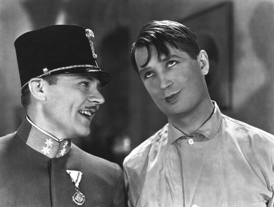 THE SMILING LIEUTENANT, Charles Ruggles, Maurice Chevalier, 1931 Courtesy Everett Collection !ACHTUNG AUFNAHMEDATUM GESCHÃ„TZT! PUBLICATIONXNOTxINxCANxCHNxFRAxITAxJPNxNORxPOLxRUSxESPxUKxUSA Copyright: xCourtesyxEverettxCollectionx MBDSMLI EC010