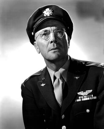 OSCARS. Bester Nebendarsteller. PreistrÃ¤ger 1941-1950 TWELVE O CLOCK HIGH, Dean Jagger, 1949, 20th Century Fox, TM & Copyright Courtesy: Everett Collection 20thCentFox Courtesy Everett Collection !ACHTUNG AUFNAHMEDATUM GESCHÃ„TZT! PUBLICATIONXNOTxINxCANxCHNxFRAxITAxJPNxNORxPOLxRUSxESPxUKxUSA Copyright: x20thCentFox CourtesyxEverettxCollectionx MBDTWOC FE008