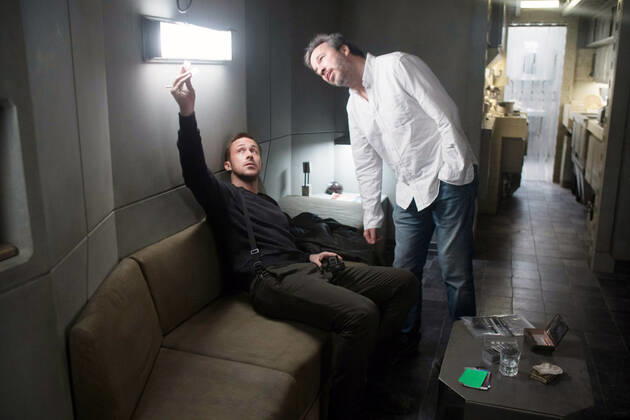 BLADE RUNNER 2049, from left: Ryan Gosling, director Denis Villeneuve, on set, 2017. ph: Stephen Vaughan Warner Bros. Courtesy Everett Collection !ACHTUNG AUFNAHMEDATUM GESCHÃ„TZT! PUBLICATIONXNOTxINxCANxCHNxFRAxITAxJPNxNORxPOLxRUSxESPxUKxUSA Copyright: xWarnerxBros CourtesyxEverettxCollectionx MCDBLRU EC062
