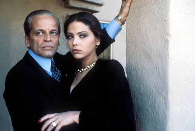 LOVE AND MONEY, from left: Klaus Kinski, Ornella Muti, 1982, Paramount courtesy Everett Collection Paramount Courtesy Everett Collection !ACHTUNG AUFNAHMEDATUM GESCHÃ„TZT! PUBLICATIONXNOTxINxCANxCHNxFRAxITAxJPNxNORxPOLxRUSxESPxUKxUSA Copyright: xParamount CourtesyxEverettxCollectionx MCDLOAN EC056