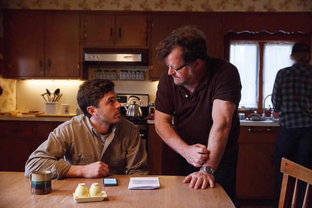 OSCARS. Bester Hauptdarsteller. PreistrÃ¤ger 2011-2020 MANCHESTER BY THE SEA, from left, Casey Affleck, director Kenneth Lonergan, on-set, 2016. ph: Claire Folger. Roadside Attractions courtesy Everett Collection Roadside Attractions Courtesy Everett Collection !ACHTUNG AUFNAHMEDATUM GESCHÃ„TZT! PUBLICATIONXNOTxINxCANxCHNxFRAxITAxJPNxNORxPOLxRUSxESPxUKxUSA Copyright: xRoadsidexAttractions CourtesyxEverettxCollectionx MCDMABY EC006