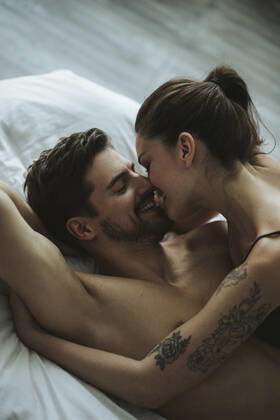 Happy affectionate couple in bed model released Symbolfoto  SHKF00812