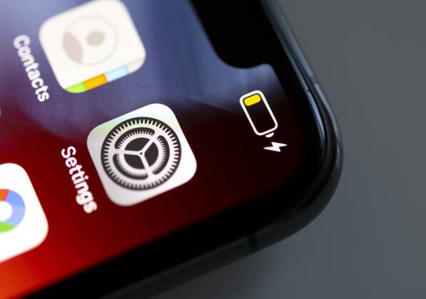 Akku leer, Batterieanzeige, Batterie, iPhone, iOS, Smartphone, Display, Nahaufnahme, Detail Copyright: imageBROKER/ValentinxWolf iblvfw05131572