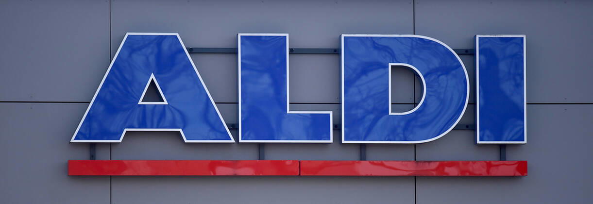 Wirtschaft - Symbolfoto am 10.04.2020 in Osnabrück Logo ALDI NORD. --- Aufnahme aus dem oeffentlichen Raum !!! --- Foto: osnapix Wirtschaft - Symbolfotos