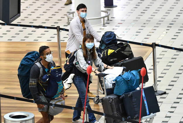 PERU COVID-19 REPATRIATION FLIGHT, Australians evacuated from South America due to the coronavirus (COVID-19) are seen after landing at Brisbane International Airport in Brisbane, Tuesday, April 14, 2020. The Qantas flight from Lima, repatriated 115 passengers back to Australia. ( NO ARCHIVING, EDITORIAL USE ONLY, NO USE IN BOOKS WITHOUT CONSENT BRISBANE QLD AUSTRALIA Copyright: xDARRENxENGLANDx 47187044st