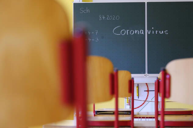 Bilder des Jahres 2020, News 04 April News Themen der Woche KW16 News Bilder des Tages Deutschland - Rheinland-Pfalz Wolfstein - Grundschule Am Königsberg Leere Klassenzimmer in der Coronakrise Corona