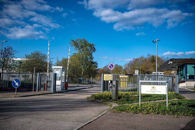 250 Flüchtlinge mit Corona infiziert - Ausgangssperre und Kontaktverbot für Infizierte - Landeserstaufnahmestelle in Ellwangen wird von Polizei bewacht 250 Flüchtlinge mit Corona infiziert - Ausgangssperre und Kontaktverbot für Infizierte - Landeserstaufnahmestelle in Ellwangen wird von Polizei bewacht Baden-Württemberg, 73479 Neuler, Deutschland Copyright: 7aktuell.dex xMarcxGruber