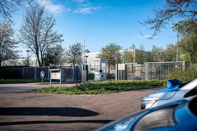 250 Flüchtlinge mit Corona infiziert - Ausgangssperre und Kontaktverbot für Infizierte - Landeserstaufnahmestelle in Ellwangen wird von Polizei bewacht 250 Flüchtlinge mit Corona infiziert - Ausgangssperre und Kontaktverbot für Infizierte - Landeserstaufnahmestelle in Ellwangen wird von Polizei bewacht Baden-Württemberg, 73479 Neuler, Deutschland Copyright: 7aktuell.dex xMarcxGruber