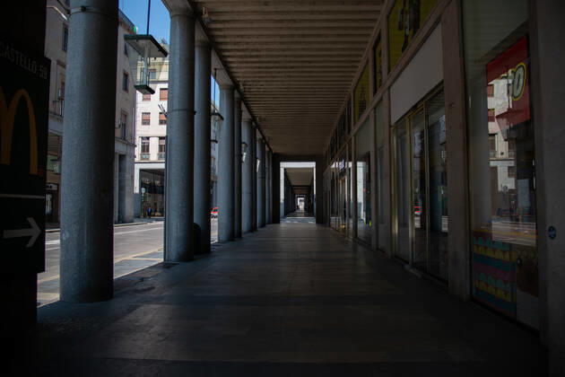 Italy: Turin lockdown 14th April 2020 A view shows Via Roma and a deserted Turin on April 14, 2020 in Italy, during the country s lockdown aimed at curbing the spread of the COVID-19 infection, caused by the novel coronavirus. Turin Piedmont Turin Italy Copyright: AlbertoxGandolfo