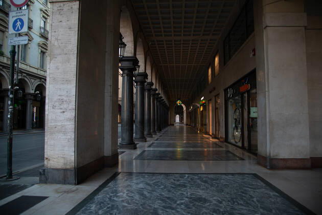 Italy: Turin lockdown 14th April 2020 A view shows Via Roma and a deserted Turin during the country s lockdown aimed at curbing the spread of the COVID-19 infection, caused by the novel coronavirus. Turin Piedmont Turin Italy Copyright: AlbertoxGandolfo