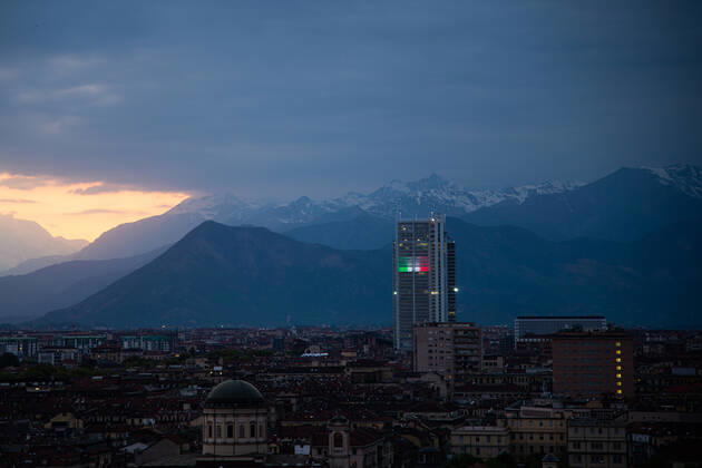 Italy: Turin lockdown 14th April 2020 A view shows the Grattacielo San Paolo with the colors of the Italian national flag to express solidarity and cohesion during COVID-19 emergencyon April 14, 2020 in Italy, during the c ountry s lockdown aimed at curbing the spread of the COVID-19 infection, caused by the novel coronavirus. Turin Piedmont Turin Italy Copyright: AlbertoxGandolfo