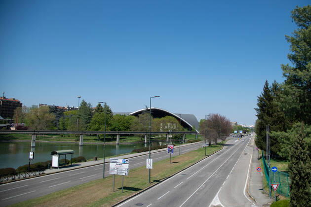 Italy: Turin lockdown 14th April 2020 A view shows Corso Unità D Italia and a deserted Turin on April 14, 2020 in Italy, during the country s lockdown aimed at curbing the spread of the COVID-19 infection, caused by the novel coronavirus. Turin Piedmont Turin Italy Copyright: AlbertoxGandolfo