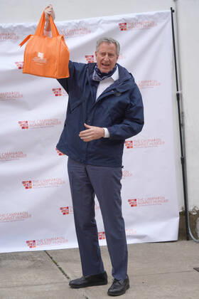 April 14, 2020, New York, New York, USA: Mayor BILL DI BLASIO holds a press conference at The Campaign Against Hunger Food Pantry,.Brooklyn, NY.April 14, 2020.Photos by Sonia Moskowitz. New York USA - ZUMAm334 20200414_zep_m334_001 Copyright: xSoniaxMoskowitzxGordonx