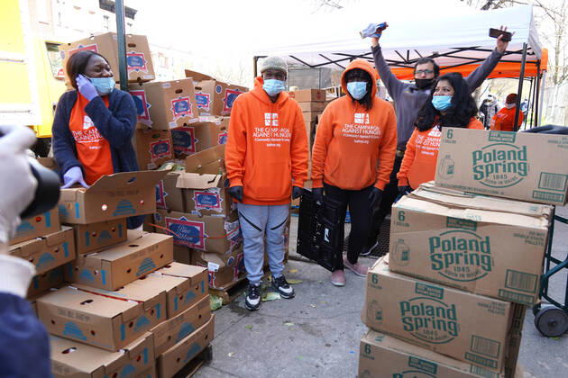 April 14, 2020, New York, New York, USA: Scenes at The Campaign Against Hunger during Mayor BILL DI BLASIO visit and press conference,.Brooklyn, NY.April 14, 2020.Photos by Sonia Moskowitz. New York USA - ZUMAm334 20200414_zep_m334_006 Copyright: xSoniaxMoskowitzxGordonx