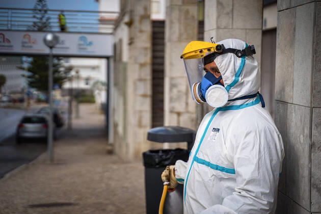 April 14, 2020, Ericeira, Portugal: An employee of the Ericeira parish council, equipped with the recommended protective materials, disinfects the street with a solution based on hypochlorite (bleach)..The municipality of Mafra had 70 cases of COVID-19 pandemic. In order to prevent the spread of the virus, the Ericeira Parish Council perform weekly street disinfection. Ericeira Portugal - ZUMAs197 20200414_zaa_s197_168 Copyright: xHenriquexCasinhasx
