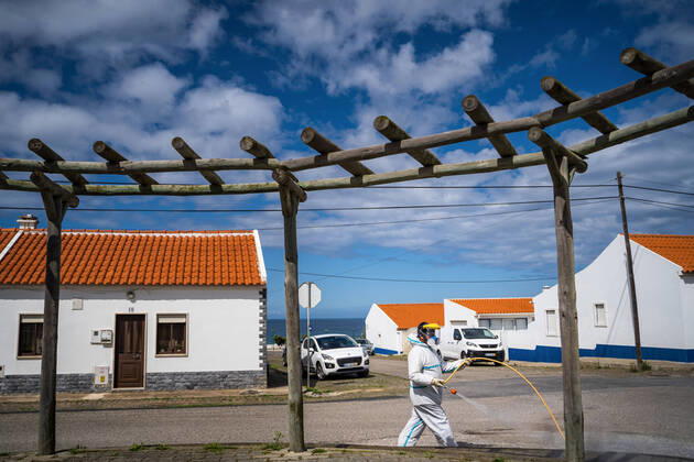 April 14, 2020, Ericeira, Portugal: An employee of the Ericeira parish council, equipped with the recommended protective materials, disinfects the street with a solution based on hypochlorite (bleach)..The municipality of Mafra had 70 cases of COVID-19 pandemic. In order to prevent the spread of the virus, the Ericeira Parish Council perform weekly street disinfection. Ericeira Portugal - ZUMAs197 20200414_zaa_s197_189 Copyright: xHenriquexCasinhasx
