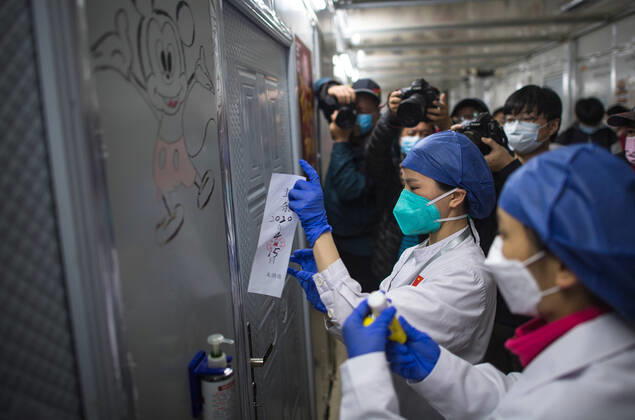 (200415) -- WUHAN, April 15, 2020 -- Nurses with Zhongnan Hospital of Wuhan University seal off a gate of Leishenshan (Thunder God Mountain) Hospital in Wuhan, capital of central China s Hubei Province, April 15, 2020. Wuhan Leishenshan (Thunder God Mountain) Hospital ceased operation in Wuhan on Wednesday as the coronavirus epidemic wanes. ) CHINA-HUBEI-WUHAN-LEISHENSHAN HOSPITAL-RETIRING (CN) XiaoxYijiu 