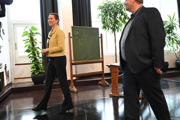 Statsminister Mette Frederiksen til genaabning af Lykkebo Skole i Valby, onsdag den 15. april 2020. Efter COVID-19, frygt for smitte med coronavirus, genaabner Lykkebo Skole for 0.- 5. klasserne, laeseklasserne og modtagerholdene. , Copenhagen Denmark Copyright: PhilipxDavalix COP106 spdk20200415-082013-L