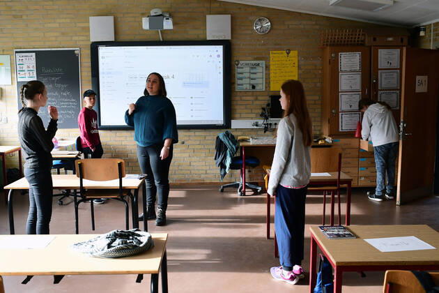 Korshoejskolen i Randers genaabner onsdag den 15. april 2020. Korshoejskolen genaabner og boern fra 0.-5. klasse maa igen moede i skole efter frygt for coronavirus og COVID-19 lukkede Danmark ned. . , Randers Denmark Copyright: BoxAmstrupx COP104 spdk20200415-085842-L
