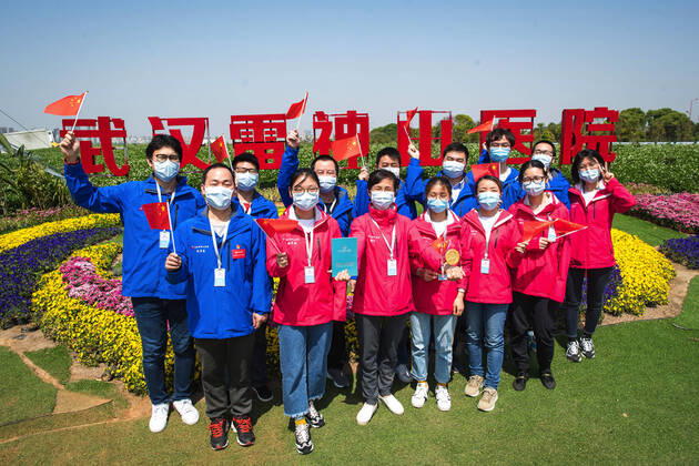 (200415) -- WUHAN, April 15, 2020 -- Medics attend the closing ceremony of Leishenshan (Thunder God Mountain) Hospital in Wuhan, capital of central China s Hubei Province, April 15, 2020. Wuhan Leishenshan (Thunder God Mountain) Hospital ceased operation in Wuhan on Wednesday as the coronavirus epidemic wanes. ) CHINA-HUBEI-WUHAN-LEISHENSHAN HOSPITAL-RETIRING (CN) XiaoxYijiu 