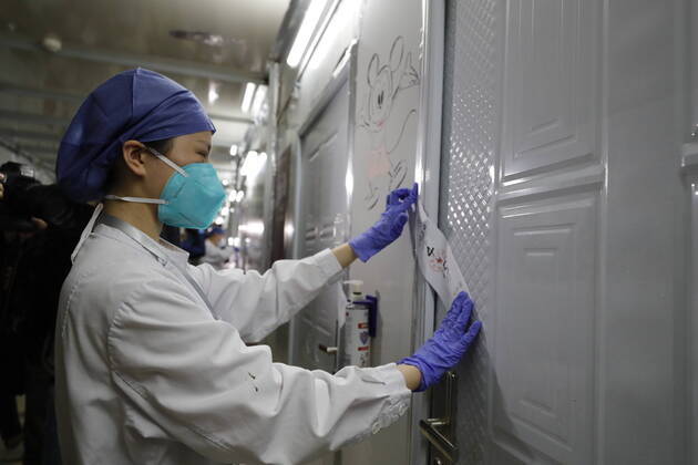 (200415) -- WUHAN, April 15, 2020 -- A nurse seals off a gate of Leishenshan (Thunder God Mountain) Hospital in Wuhan, capital of central China s Hubei Province, April 15, 2020. Wuhan Leishenshan (Thunder God Mountain) Hospital ceased operation in Wuhan on Wednesday as the coronavirus epidemic wanes. ) CHINA-HUBEI-WUHAN-LEISHENSHAN HOSPITAL-RETIRING (CN) ShenxBohan 