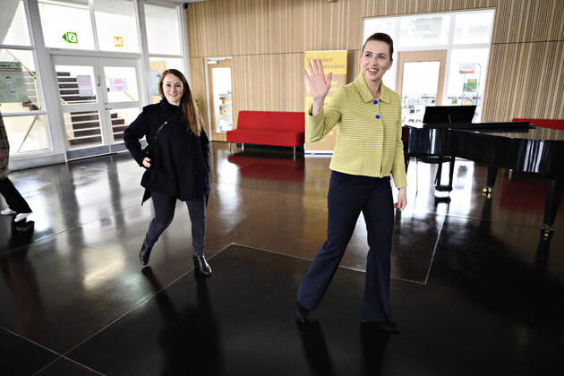 Statsminister Mette Frederiksen (S) deltager i genaabningen af Lykkebo Skole i Valby, onsdag den 15. april 2020. Efter COVID-19, frygt for smitte med coronavirus, genaabner Lykkebo Skole for 0.- 5. klasserne, laeseklasserne og modtagerholdene.. , Copenhagen Denmark Copyright: PhilipxDavali PhilipxDavalix COP106 spdk20200415-095143-L