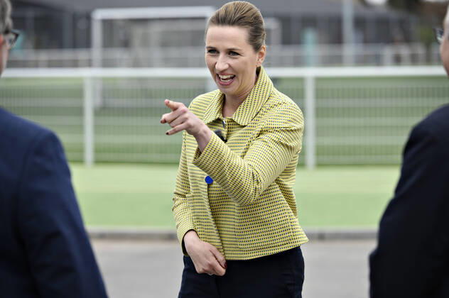 News Bilder des Tages Statsminister Mette Frederiksen (S) deltager i genaabningen af Lykkebo Skole i Valby, onsdag den 15. april 2020. Efter COVID-19, frygt for smitte med coronavirus, genaabner Lykkebo Skole for 0.- 5. klasserne, laeseklasserne og modtagerholdene.. , Copenhagen Denmark Copyright: PhilipxDavali PhilipxDavalix COP106 spdk20200415-095209-L