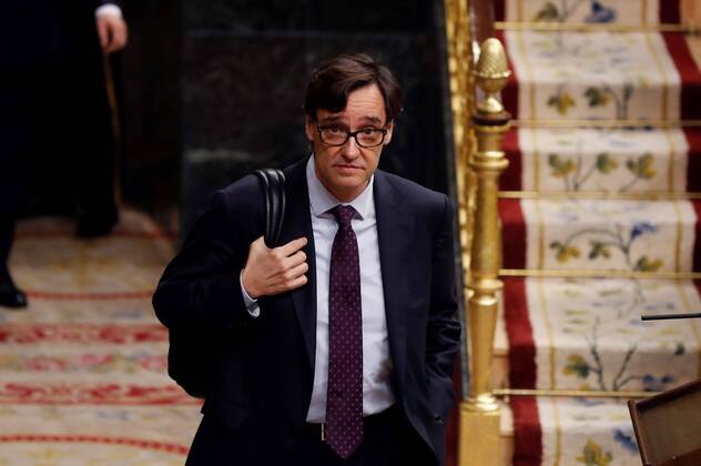 Spanish Health Minister, Salvador Illa, arrives to attend the first Prime Minister s question time session held since the state of alarm was declared, at Lower Chamber of Spanish Parliament, in Madrid, Spain, 15 April 2020. Central Government declared the state of alarm for coronavirus last 14 March and the country faces a lockdown to try to avoid the spreading of COVID-19 outbreak. First Prime Minister s question time session since the state of alarm was declared !ACHTUNG: NUR REDAKTIONELLE NUTZUNG!  Copyright: xBallesterosx GRAF892 20200415-637225419788737959