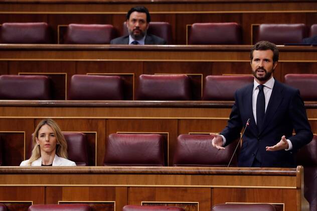 Spanish main opposite People s Party leader, Pablo Casado (R), questions Prime Minister, Pedro Sanchez (unseen), during the first Prime Minister s question time session held since the state of alarm was declared, at Lower Chamber of Spanish Parliament, in Madrid, Spain, 15 April 2020. Central Government declared the state of alarm for coronavirus last 14 March and the country faces a lockdown to try to avoid the spreading of COVID-19 outbreak. First Prime Minister s question time session since the state of alarm was declared !ACHTUNG: NUR REDAKTIONELLE NUTZUNG!  Copyright: xBallesterosx GRAF905 20200415-637225428724087882