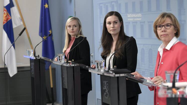 Interior Minister Maria Ohisalo (L), Prime Minister Sanna Marin and Justice Minister Anna-Maja Henriksson attend a press conference of the Finnish Government in Helsinki, Finland, on April 15, 2020. The cordoning of the Uusimaa region around capital Helsinki that came into force on 28 March is no longer considered an unavoidable measure that can be justified by emergency legislation. The government decided to immediately lift the ban on travel in and out of Uusimaa, Helsinki Finland  Copyright: xMarkkuxUlanderx LKFTJK20200415100112TZEC