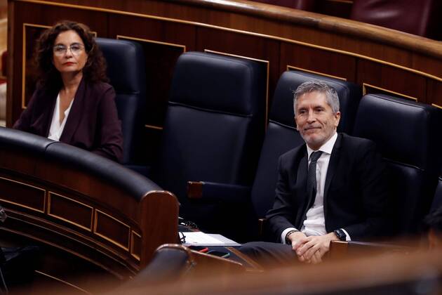 Spanish Treasure Minister, Maria Jesus Montero (L), and Home Minister, Fernando Grande-Marlaska, attend the first Prime Minister s question time session held since the state of alarm was declared, at Lower Chamber of Spanish Parliament, in Madrid, Spain, 15 April 2020. Central Government declared the state of alarm for coronavirus last 14 March and the country faces a lockdown to try to avoid the spreading of COVID-19 outbreak. First Prime Minister s question time session since the state of alarm was declared !ACHTUNG: NUR REDAKTIONELLE NUTZUNG!  Copyright: xBallesterosx GRAF937 20200415-637225440251939386
