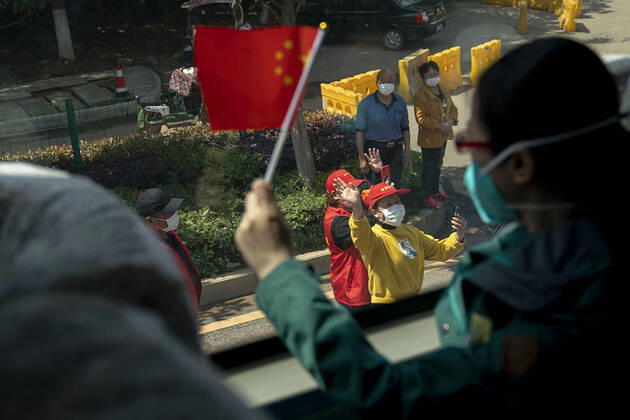 (200415) -- WUHAN, April 15, 2020 -- Citizens bid farewell to medics from the Peking Union Medical College Hospital in Wuhan, capital of central China s Hubei Province, April 15, 2020. The last medical assistance team started leaving Hubei Province Wednesday as the COVID-19 epidemic in the hard-hit province has been subdued. The medical team consisting of over 180 medical workers from the Peking Union Medical College Hospital arrived in the provincial capital of Wuhan on Jan. 26. ) CHINA-HUBEI-WUHAN-LAST MEDICAL ASSISTANCE TEAM-LEAVING (CN) XiongxQi 