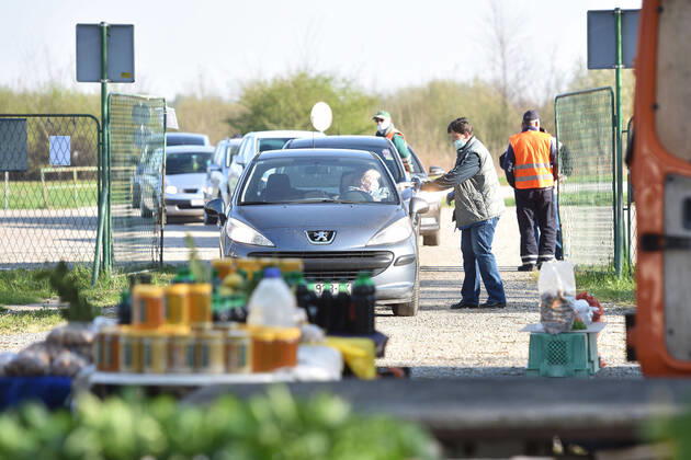 Drive-thru market in Cakovec, Croaita 15.04.2020., Cakovec, Croatia - People buy food without getting off the car at a drive-thru market in Cakovec, Croatia. VjeranxZganecxRogulja PIXSELL
