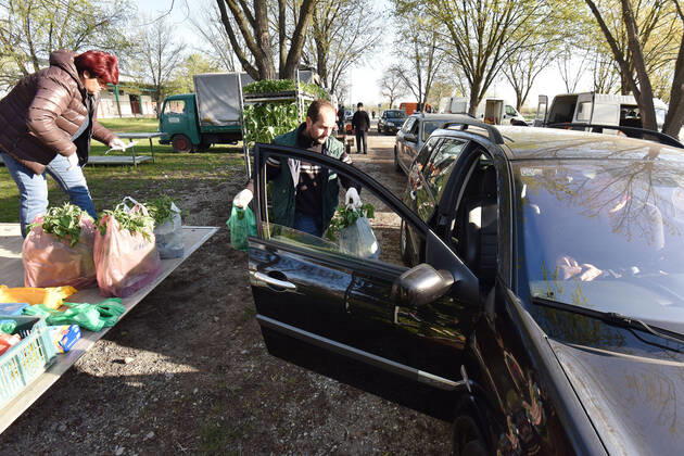 Drive-thru market in Cakovec, Croaita 15.04.2020., Cakovec, Croatia - People buy food without getting off the car at a drive-thru market in Cakovec, Croatia. VjeranxZganecxRogulja PIXSELL
