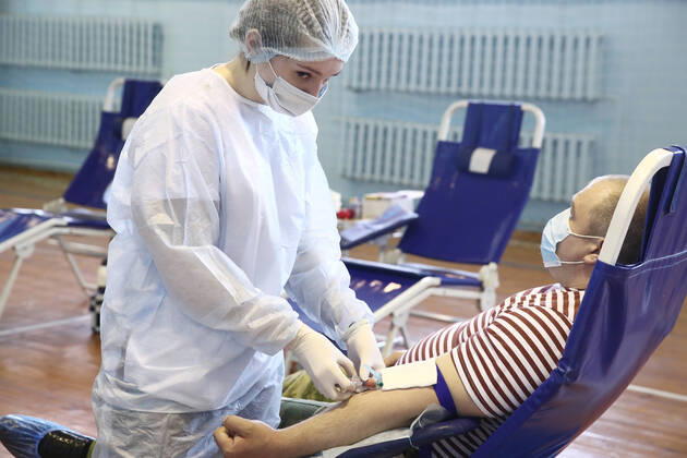MOSCOW REGION, RUSSIA - APRIL 15, 2020: A serviceman of the extra-departmental security of Russia s Federal National Guard Service (Rosgvardia) donating blood during a blood donating campaign titled From Heart to Heart in a gym at the Moscow Region Main Directorate of Russia s Federal National Guard Service (Rosgvardia) in the town of Reutov. The campaign is organized by medical brigades of a special medical complex fitted with air disinfection equipment. Sergei Fadeichev TASS  TS0D5CD5