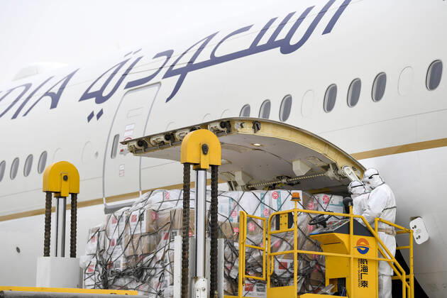 (200415) -- YINCHUAN, April 15, 2020 -- Airport staff load donated medical supplies onto a plane at the Yinchuan Hedong International Airport in Yinchuan, capital of northwest China s Ningxia Hui Autonomous Region, April 15, 2020. A team of medical experts with medical supplies left for Saudi Arabia on Wednesday morning to assist its ongoing efforts in the fight against COVID-19. ) CHINA-YINCHUAN-SAUDI ARABIA-COVID-19-MEDICAL TEAM-DEPARTURE (CN) FengxKaihua 