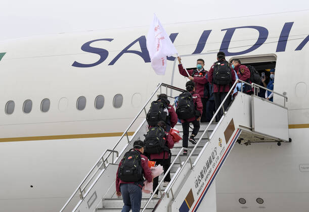 (200415) -- YINCHUAN, April 15, 2020 -- Members of a Chinese medical team board the plane to leave for Saudi Arabia at the Yinchuan Hedong International Airport in Yinchuan, capital of northwest China s Ningxia Hui Autonomous Region, April 15, 2020. A team of medical experts with medical supplies left for Saudi Arabia on Wednesday morning to assist its ongoing efforts in the fight against COVID-19. ) CHINA-YINCHUAN-SAUDI ARABIA-COVID-19-MEDICAL TEAM-DEPARTURE (CN) FengxKaihua 