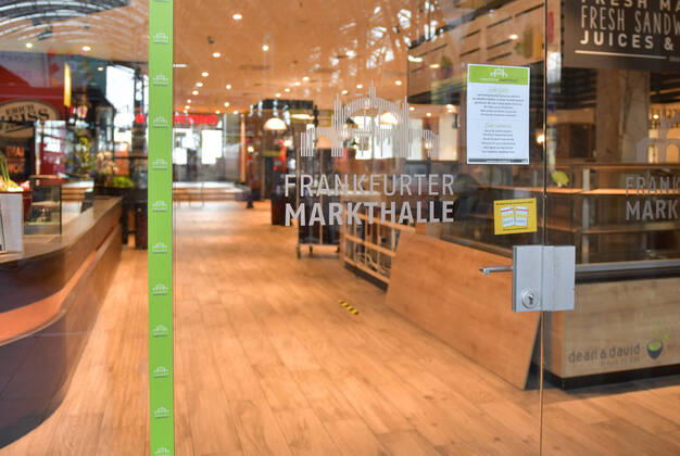 15.04.2020, xblx, Tag der Entscheidung: kommt es zu Lockerungen? Frankfurt Hauptbahnhof, geschlossene Frankfurter Markthalle, emwirt Frankfurt am Main
